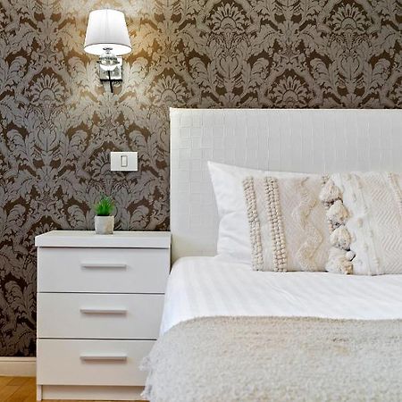 City Heart Retreat Elegant Apartment Бухарест Экстерьер фото